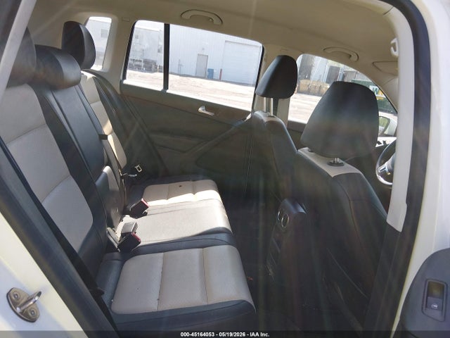 Volkswagen Tiguan S