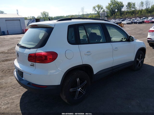 Volkswagen Tiguan S