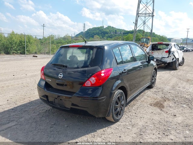 Nissan Versa 1.8s