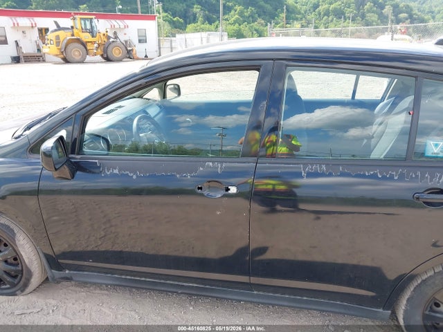 Nissan Versa 1.8s