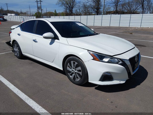 Salvage Nissan Altima Image