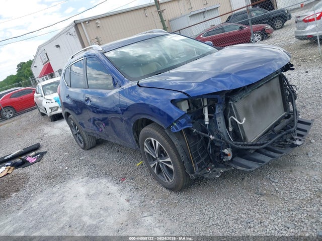 Salvage Nissan Rogue Image