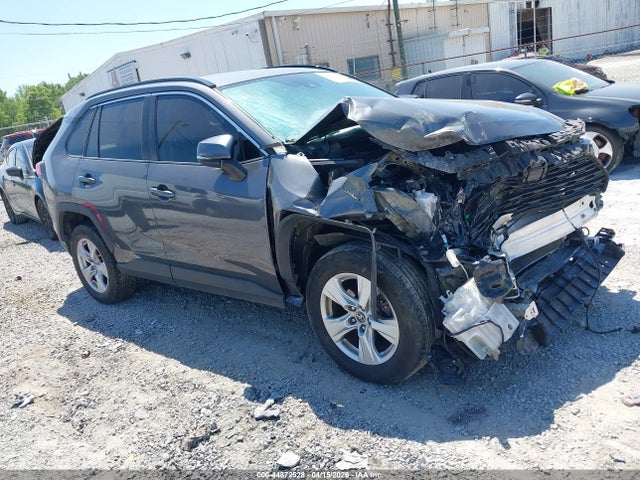 Salvage Toyota RAV4 Image