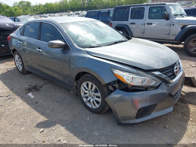 Salvage Nissan Altima Image