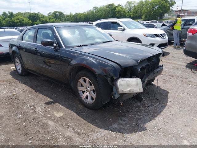 Salvage Chrysler 300 Image