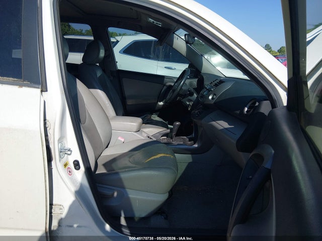 Toyota RAV4 Limited V6