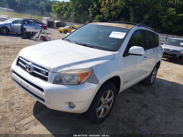 Toyota RAV4 Limited V6
