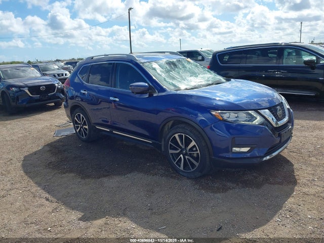 Salvage Nissan Rogue Image