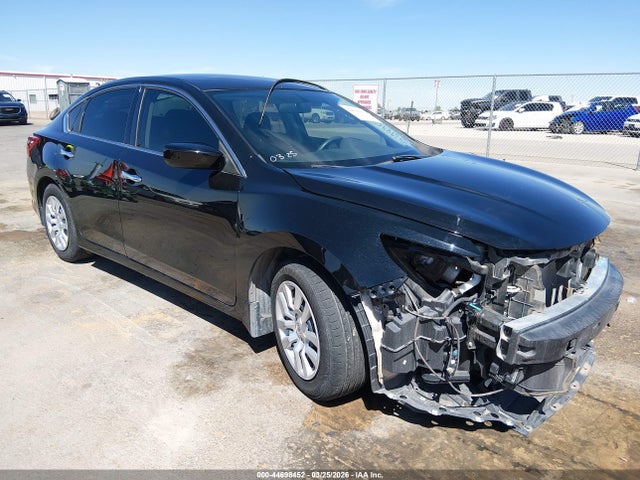 Salvage Nissan Altima Image