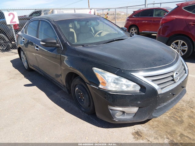 Salvage Nissan Altima Image