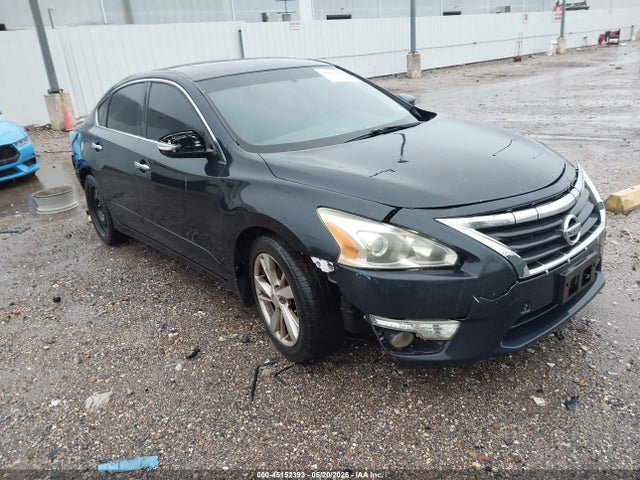 Salvage Nissan Altima Image