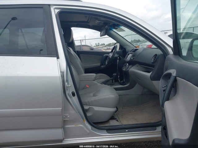 Toyota RAV4 Limited V6