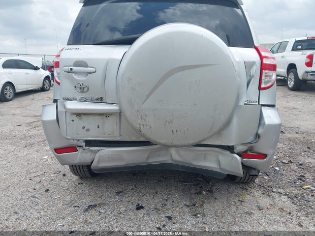 Toyota RAV4 Limited V6