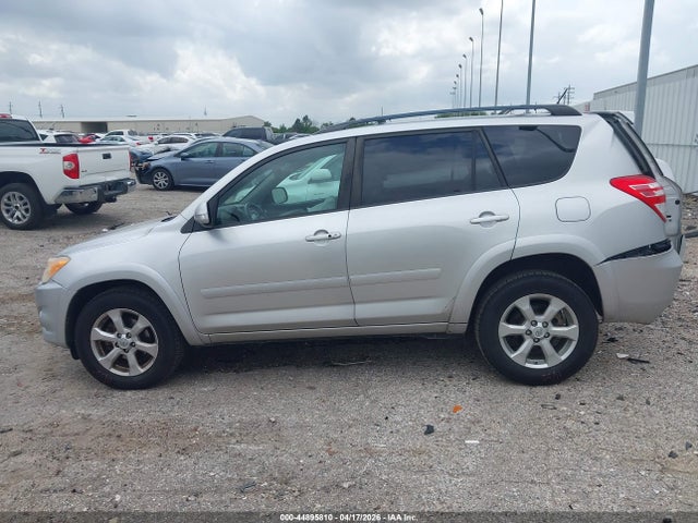 Toyota RAV4 Limited V6