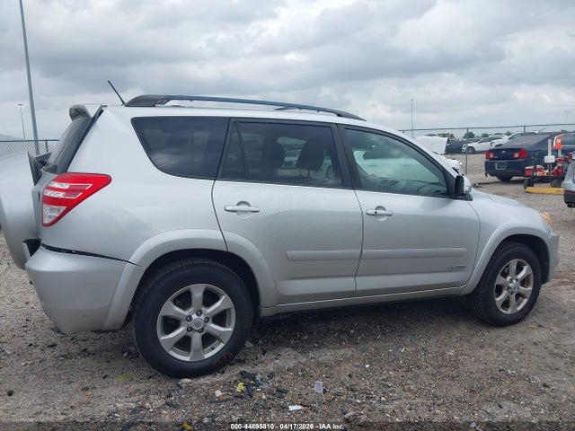 Toyota RAV4 Limited V6
