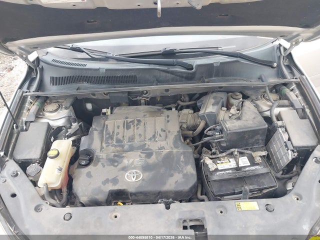 Toyota RAV4 Limited V6