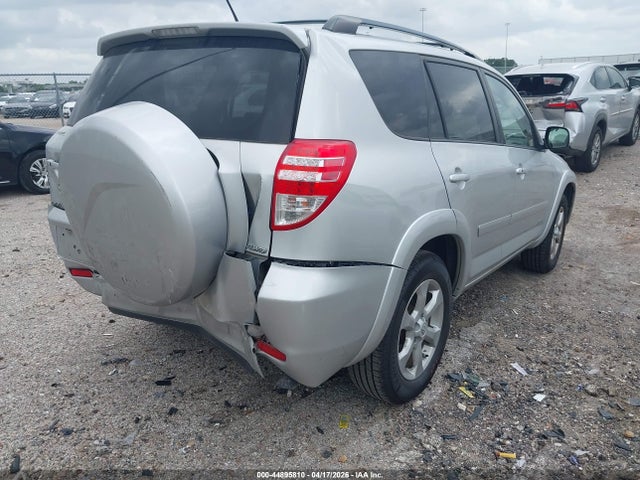 Toyota RAV4 Limited V6