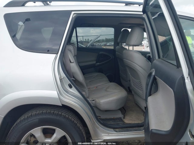 Toyota RAV4 Limited V6
