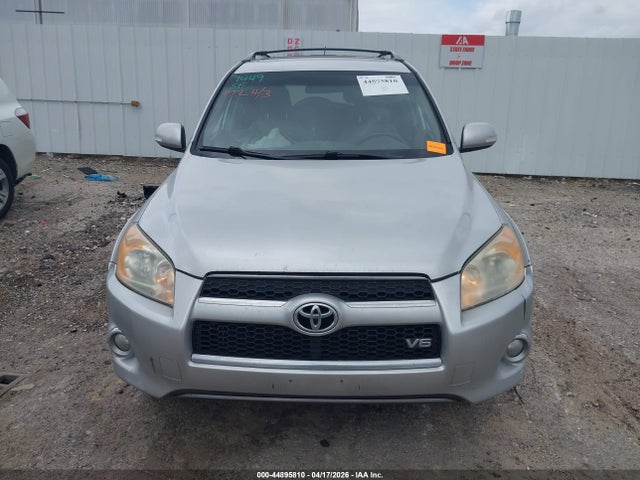 Toyota RAV4 Limited V6