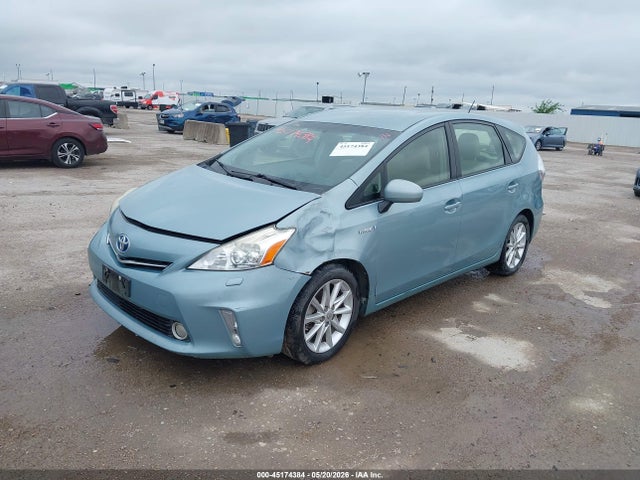 Toyota Prius v Five