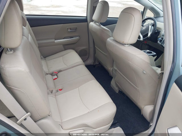 Toyota Prius v Five