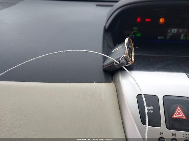 Toyota Prius v Five