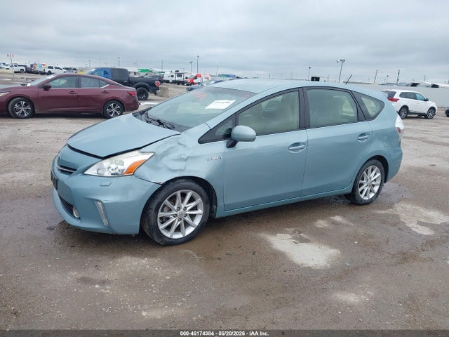 Toyota Prius v Five