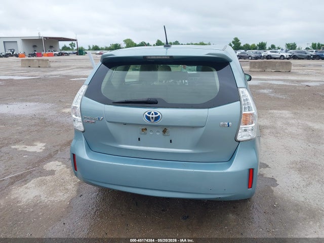 Toyota Prius v Five