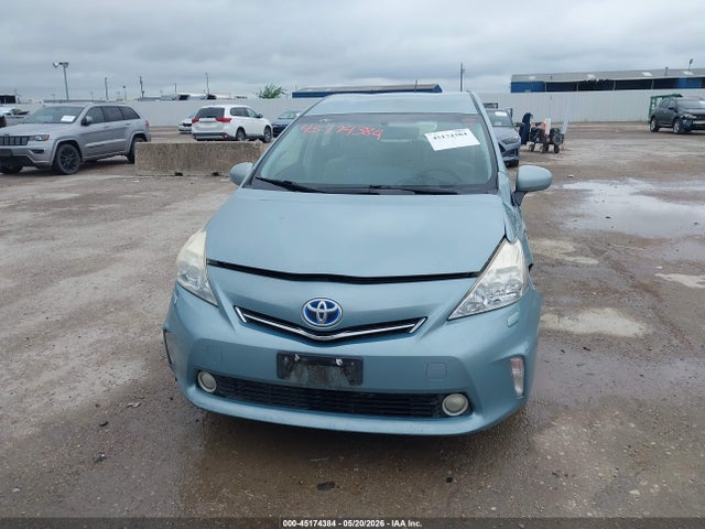 Toyota Prius v Five