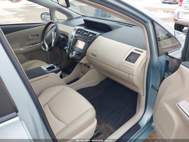 Toyota Prius v Five