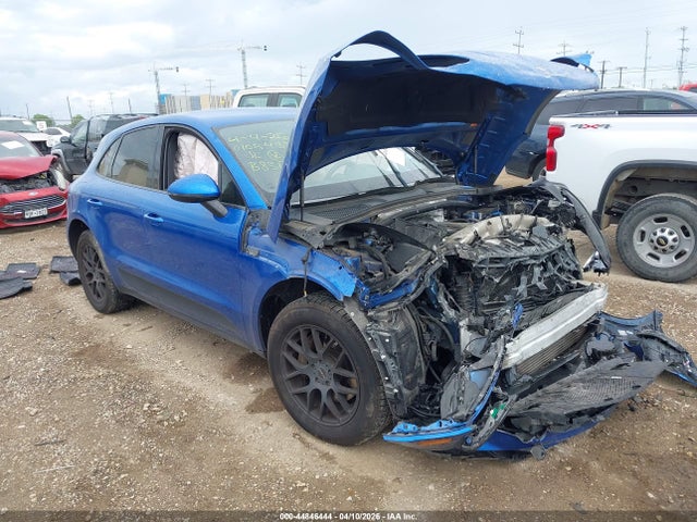 Salvage Porsche Macan Image