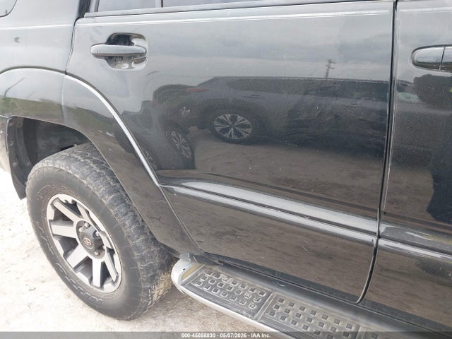 Toyota 4Runner Limited V8