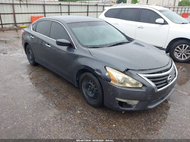 Salvage Nissan Altima Image