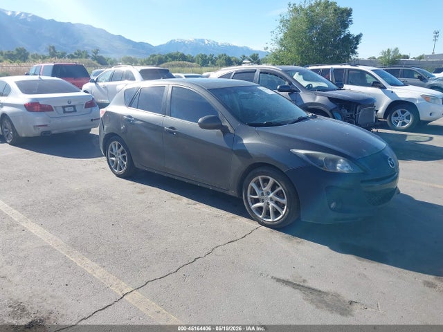 Salvage Mazda Mazda3 Image