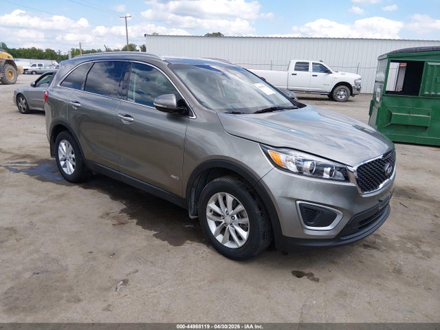 Salvage Kia Sorento Image