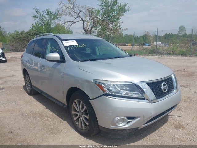 Salvage Nissan Pathfinder Image