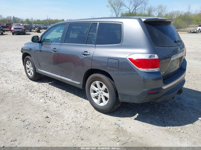 Toyota Highlander Base V6