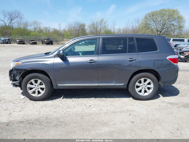 Toyota Highlander Base V6