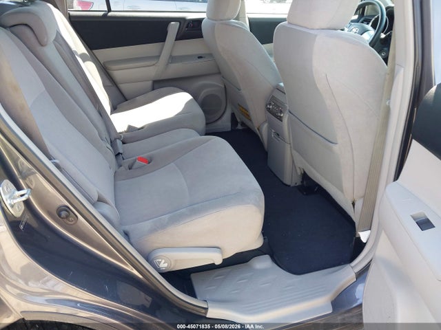 Toyota Highlander Base V6
