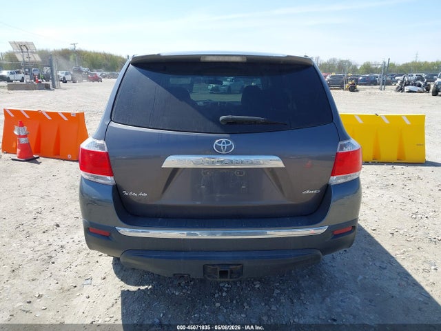 Toyota Highlander Base V6
