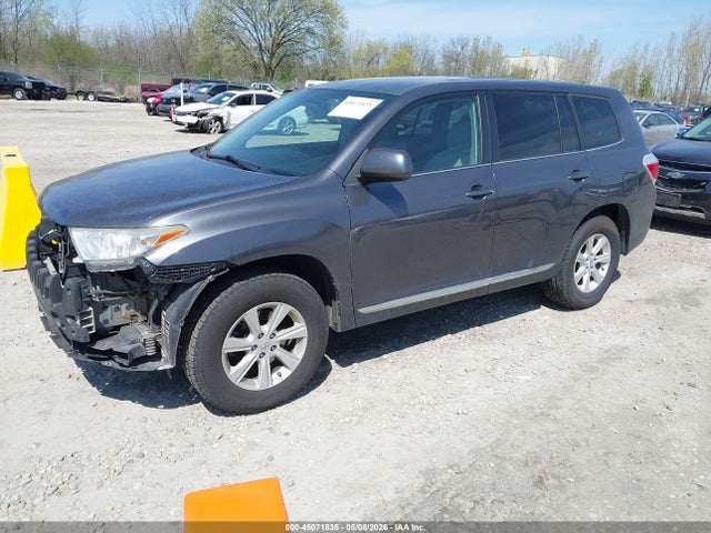 Toyota Highlander Base V6