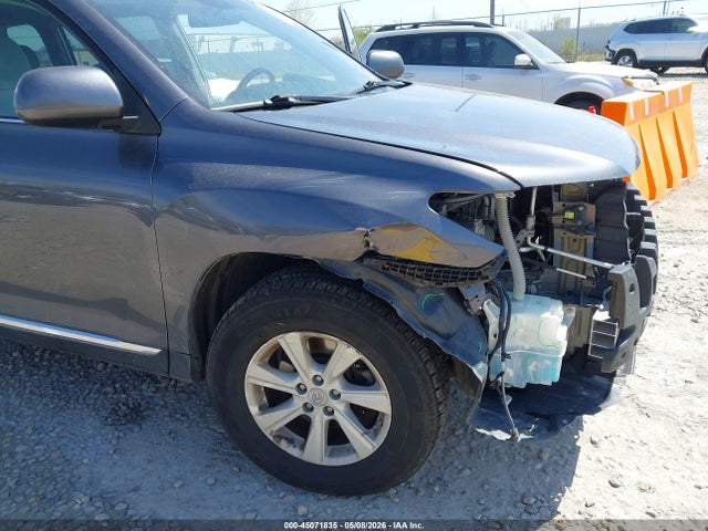 Toyota Highlander Base V6