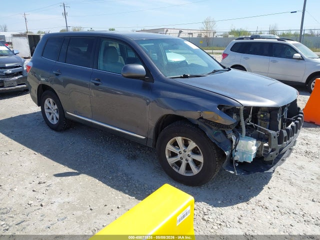 Salvage Toyota Highlander Image