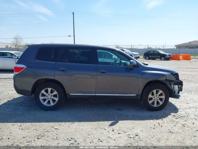 Toyota Highlander Base V6