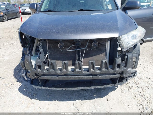 Toyota Highlander Base V6