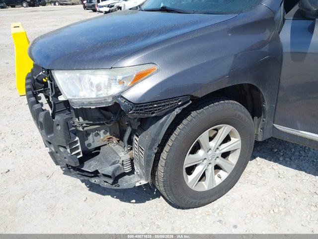 Toyota Highlander Base V6