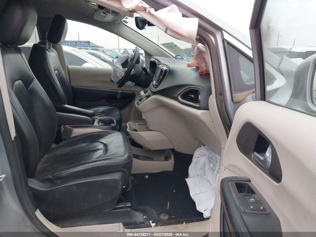Chrysler Pacifica Touring L