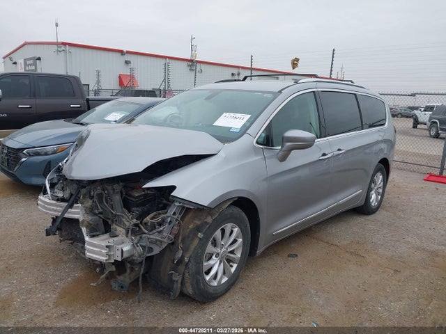 Chrysler Pacifica Touring L