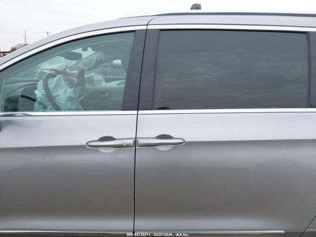 Chrysler Pacifica Touring L