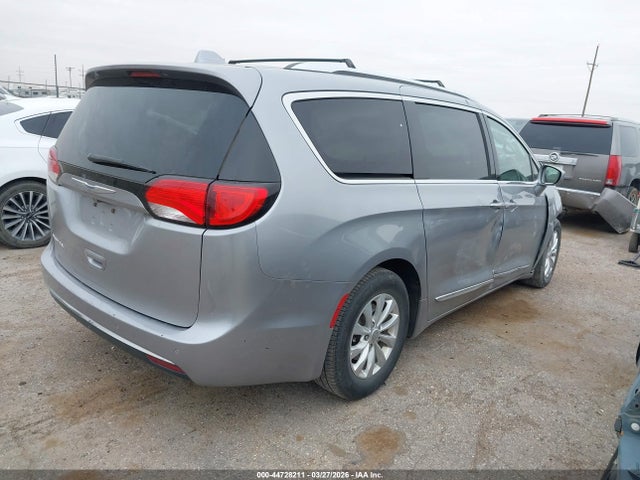 Chrysler Pacifica Touring L
